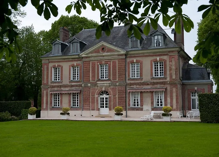 Chateau De Maillot Bed & Breakfast *